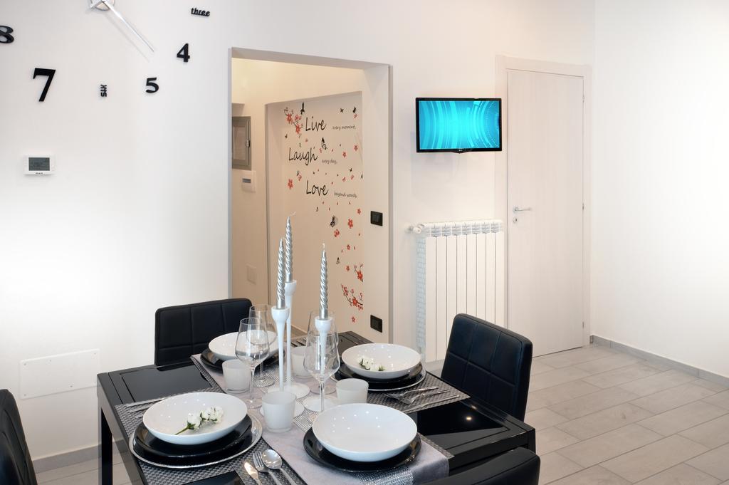 Home Sweet Home Napoli Bagian luar foto
