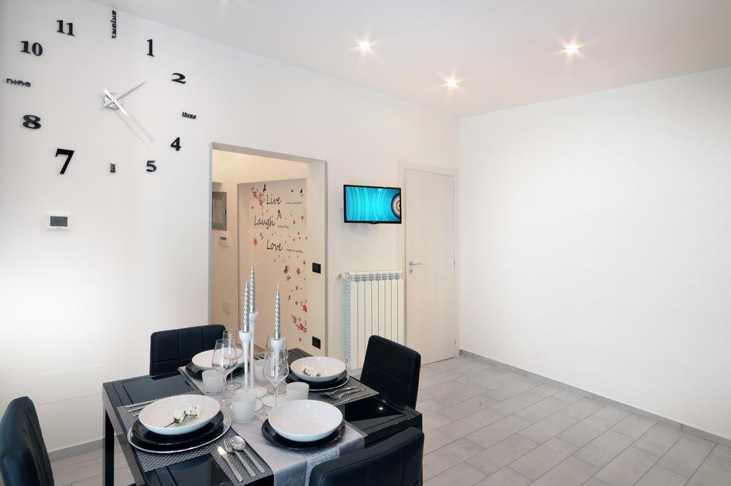 Home Sweet Home Napoli Bagian luar foto
