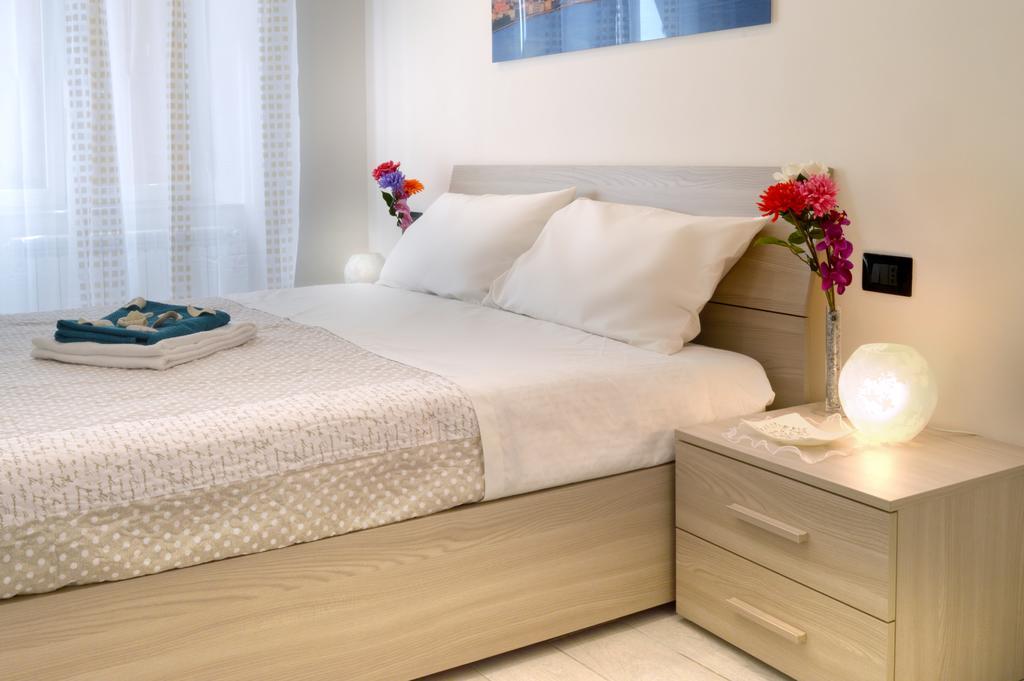 Home Sweet Home Napoli Bagian luar foto
